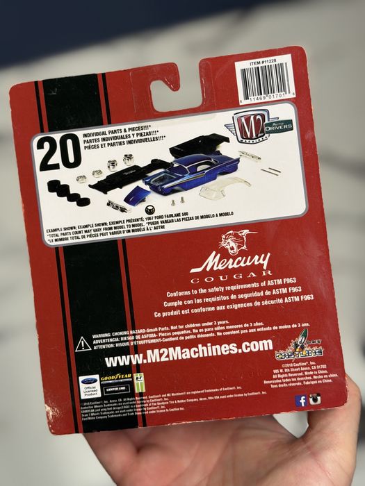 M2 Machines 1968 Mercury Cougar R-Code czerwony 1:64 HW 428 Cobra Jet