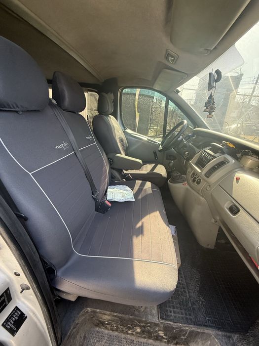 Опель Віваро 2002 рік