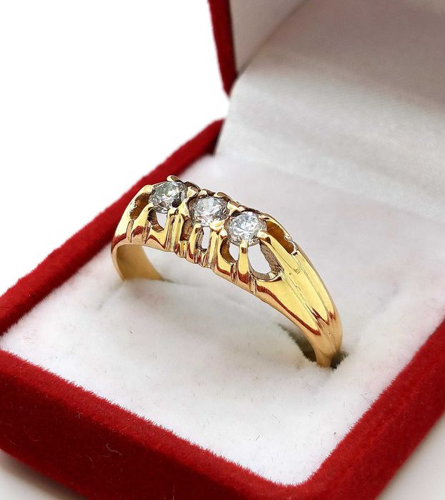 Złoty pierścionek sygnet z cyrkoniami Pr.750 W:5,65gr Roz.23