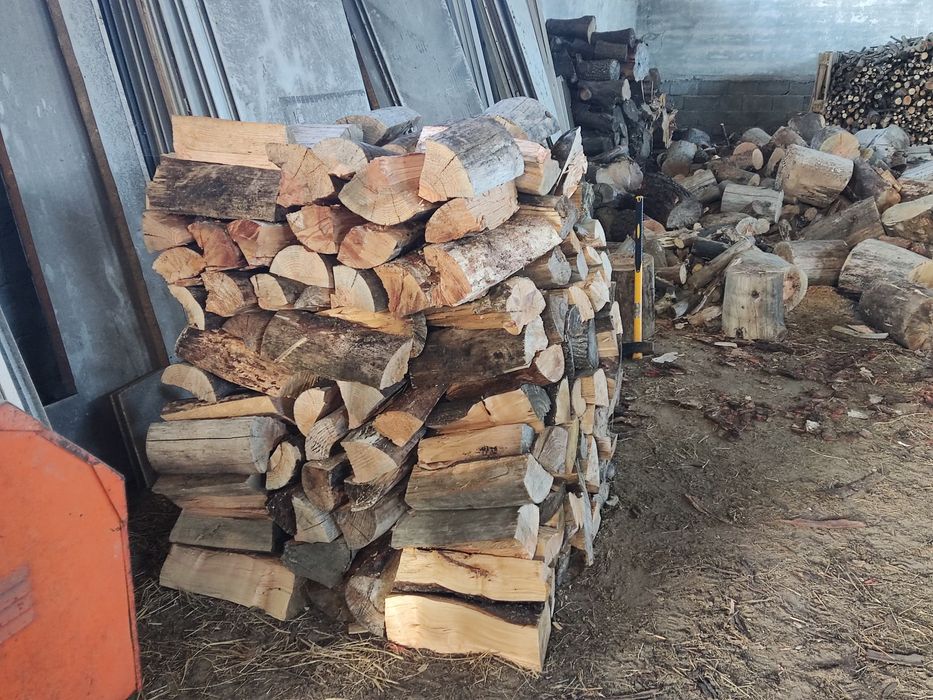 Vende se  lenha bem seca