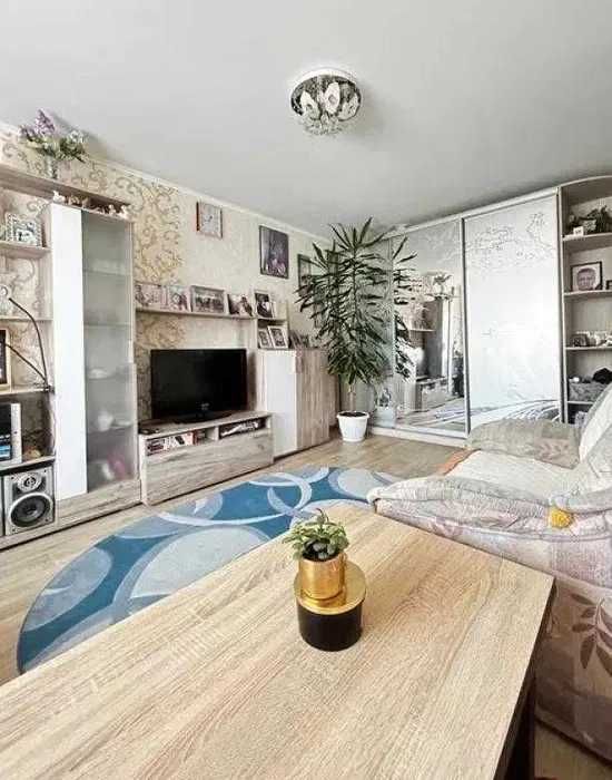 Продам красивую 1комнатную квартиру возле метро Холодная Гора