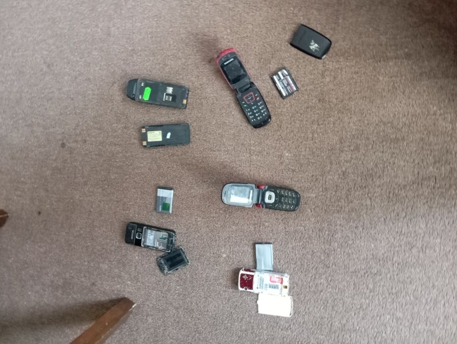 Продається раритет LG g100 800 також два самсунг розкладушки і раритет