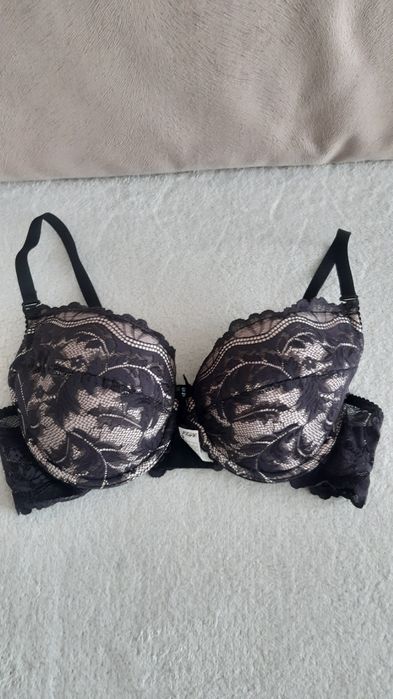 Biustonosz koronkowy 80C