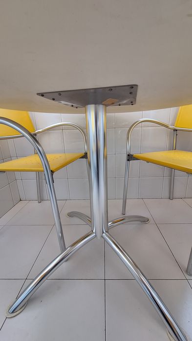 Mesa de cozinha e 4 cadeiras Breeze por Segis