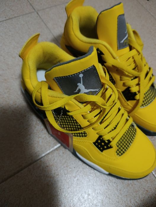 Jordan 4 amarelo 42,5 novos