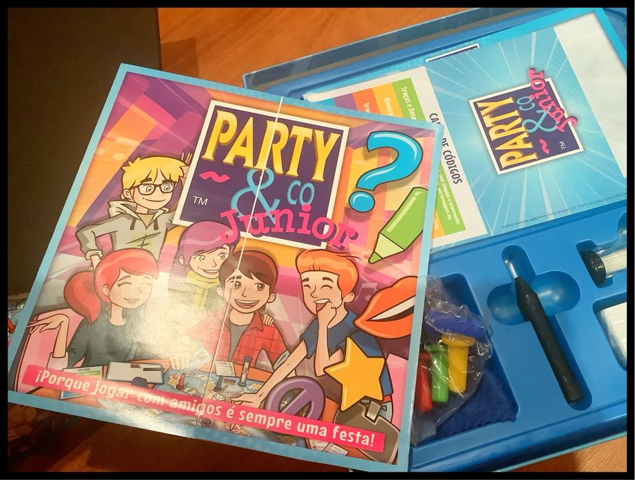 3 Jogos de tabuleiro ‘Disney e Junior Party’ e ‘Vitória Naval’