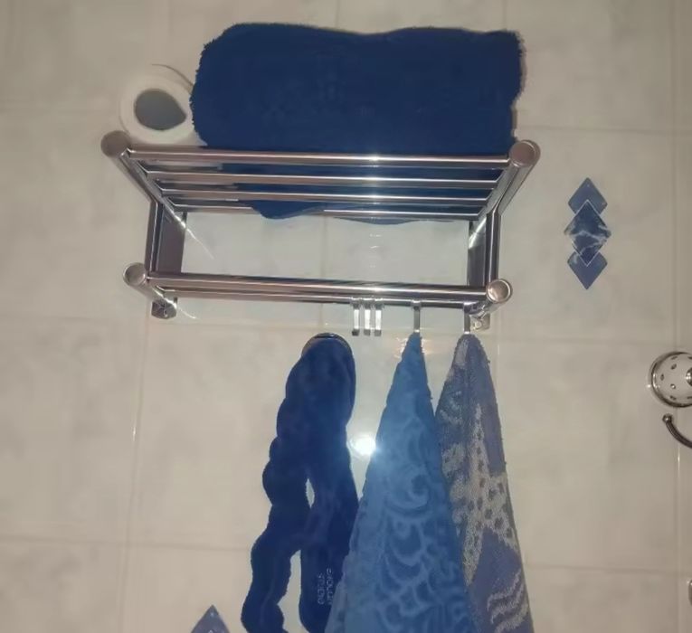 Полка вешалка в ванну, кухню,баню.