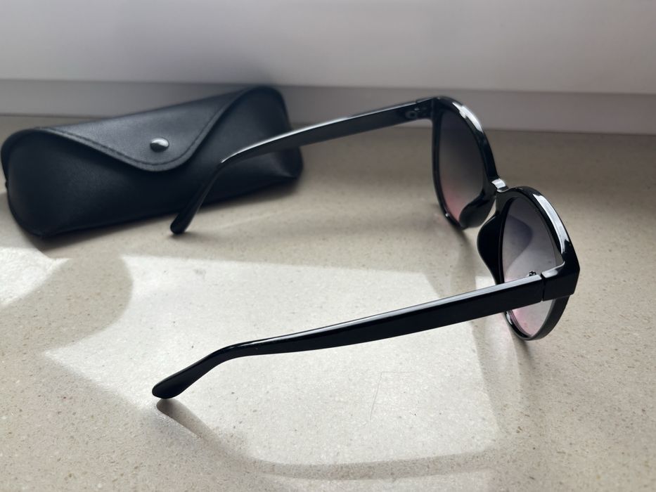 Nowe okulary przeciwsłoneczne z etui