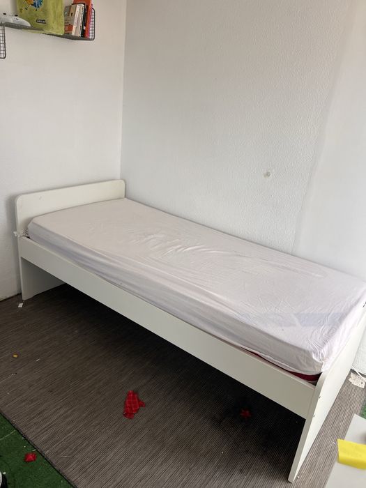 Cama ikea slakt em bom estado