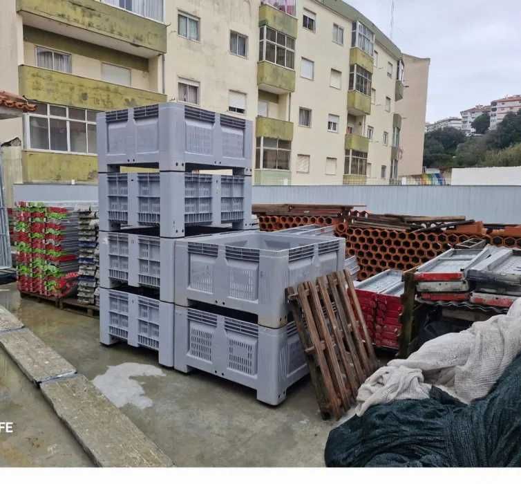 Palotes de Plástico usados como novos em Sintra.