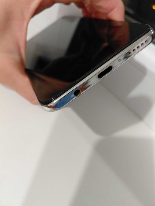 Телефон HUAWEI P30 lite
