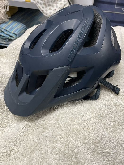 Capacete btt rockrider e capacete de montanha