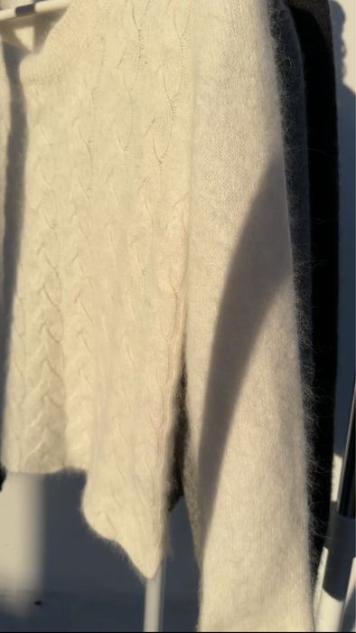 Молочний светр ангора  Sisley