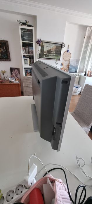Televisor LCD Philips 32 polegadas com colunas embutidas