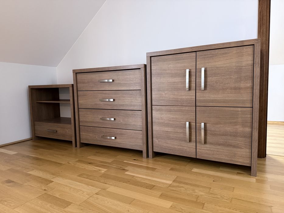Zestaw mebli do sypialni  – solidne, na prowadnicach blum
