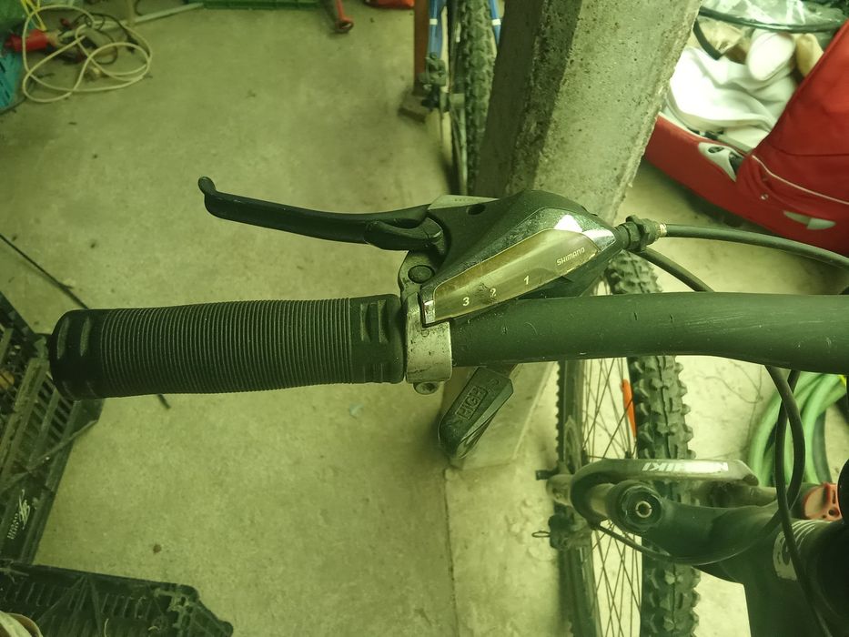 Vendo bicicleta  semi nova.