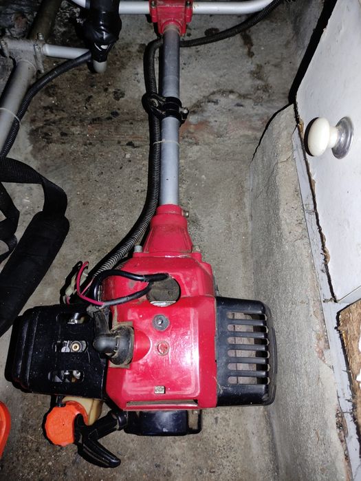 Máquina de cortar erva