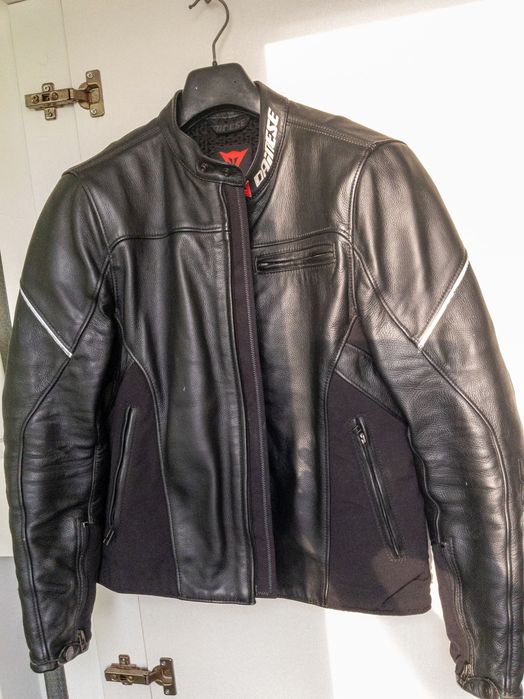 Casaco de mota Dainese em pele. Homem. Número 50. Como novo.
