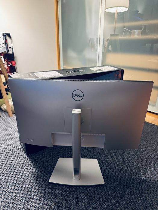 Monitor Dell UltraSharp U2722DE