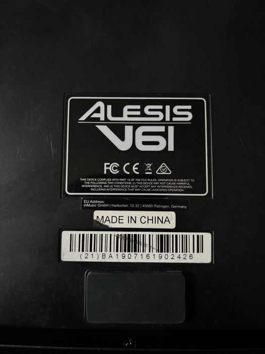 Alesis v61 klawiatury sterujące MIDI