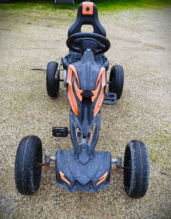 Kart a pedais para criança