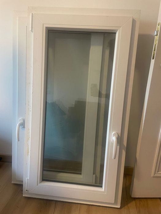 Janela Oscilobatente PVC Branco com Vidro Duplo