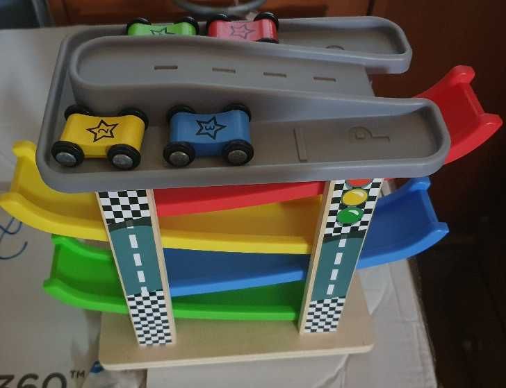 Pista de carros e Clementoni Baby Garden