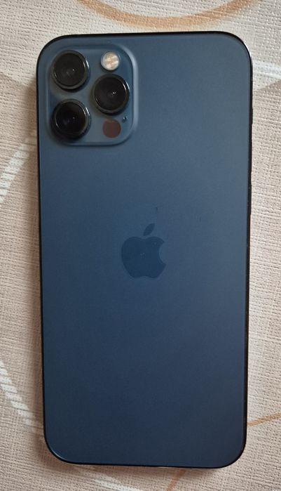 Телефон IPhone 12 Pro