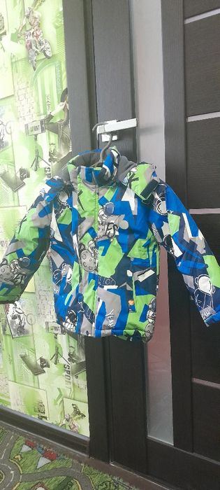 Зимова куртка в гарному стані