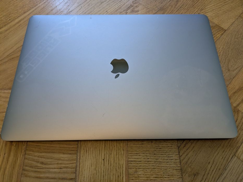 MacBook Pro 2019, 15", i9 (8 ядер), 32/512 ГБ.