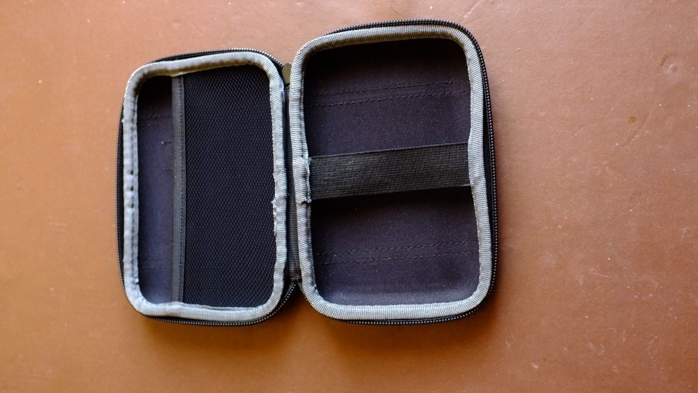 Etui, futerał, pokrowiec twardy 17 x12 cm