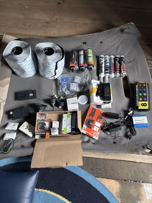 Продам резетки лампочки блоки все що на фото