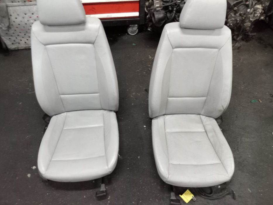 Bmw e87 siedzenia tapicerki biala skora