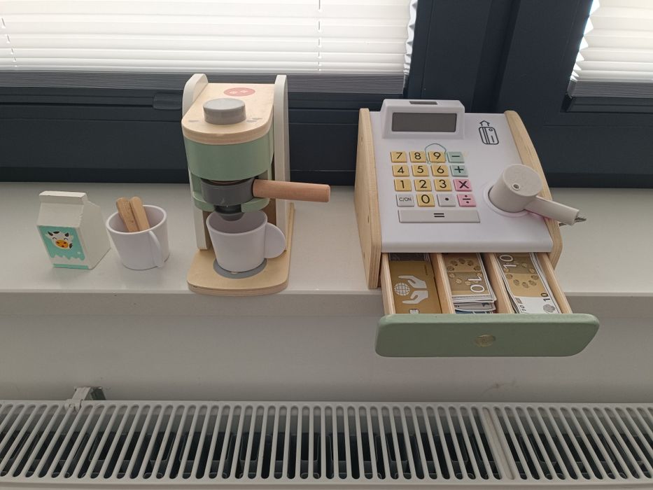 Drewniane zabawki Playtive ekspres do kawy i kasa fiskalna