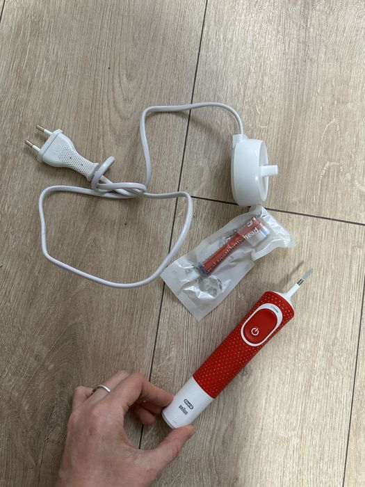 Зубна щітка дитяча електрична Braun