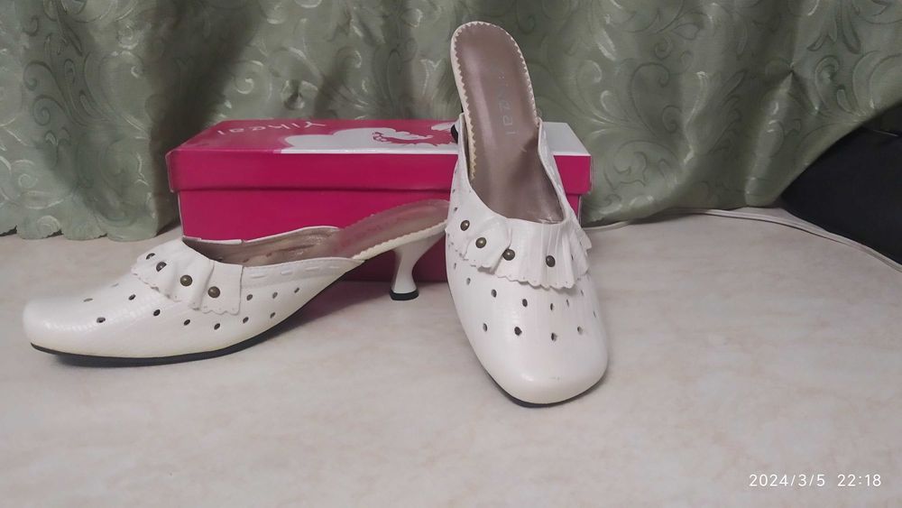 Босоножки женские