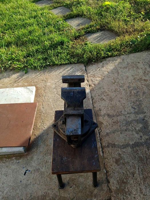 Продам тиски слюсарні та фрезерні