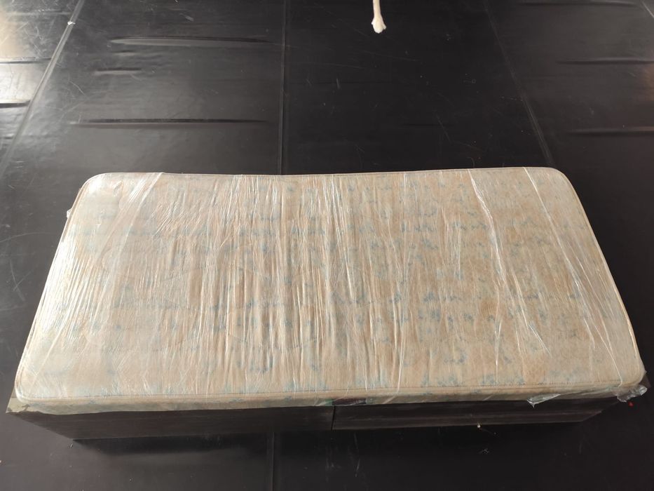 Cama Individual / Sofa de Madeira Maciça com Estrado e Colchão