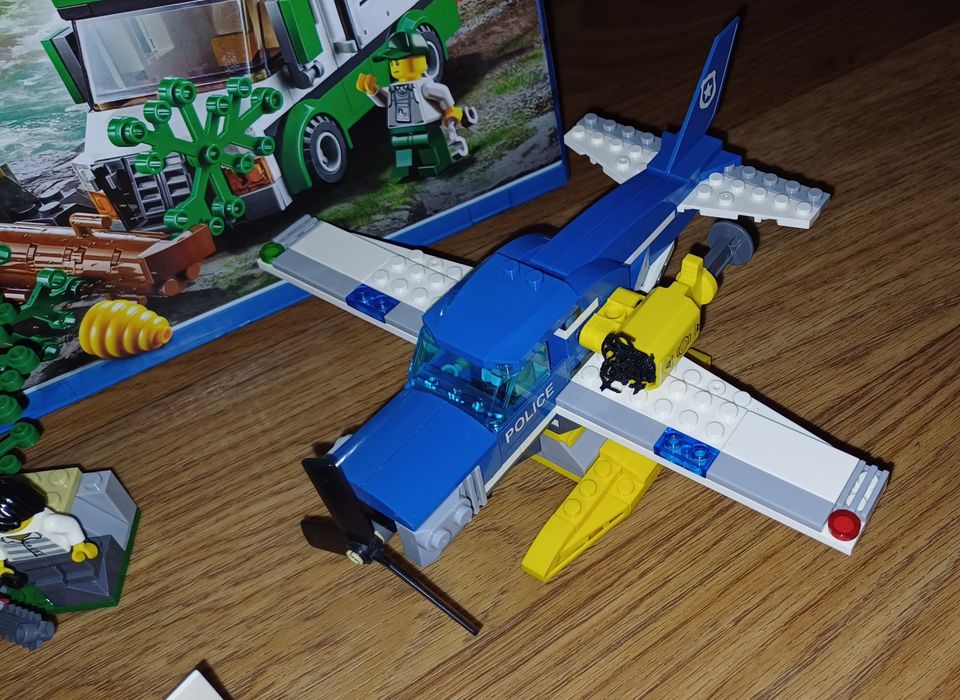 конструктор Lego  Пограбування біля гірської річки 409 деталей (10864)