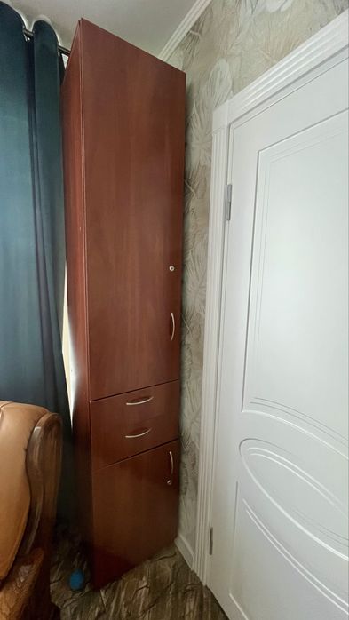 Продам  пенал та  диванчик.