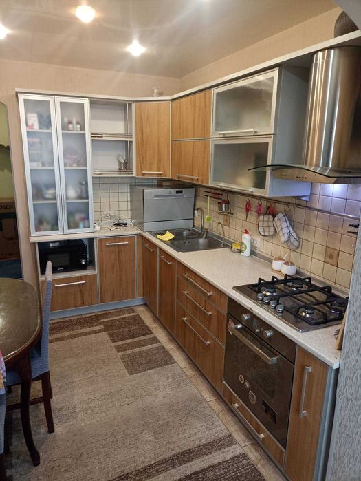 Видова 2х квартира, р-н Славутич-арени.