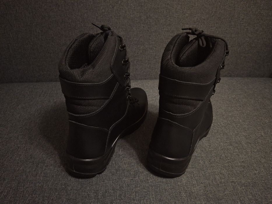 Черевики з високими берцями