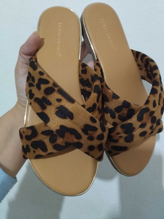 Chinelos padrão animal print novos