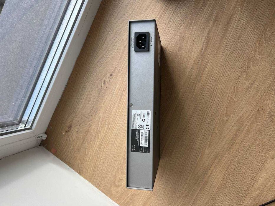 Коммутатор Свіч Cisco SF100+24 v2
