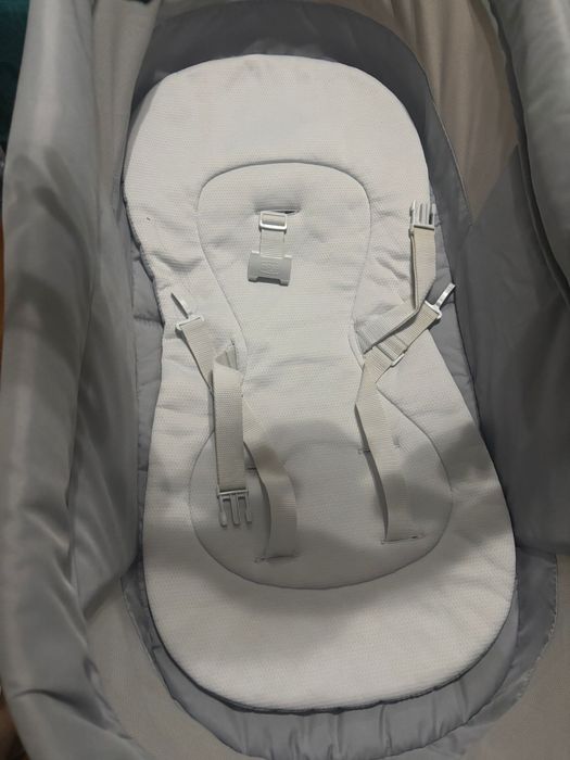 Berço + colchão + kit refeição Chicco Baby Hug 4 em 1 Glacial