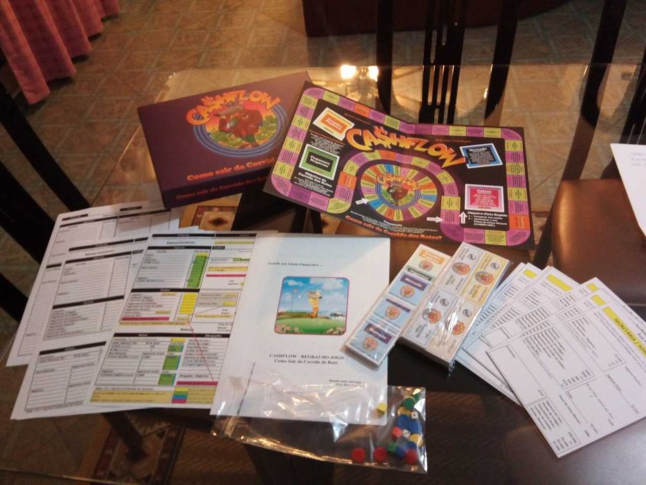 CASHFLOW em PORTUGUÊS - Um jogo FANTÁSTICO de gestão financeira