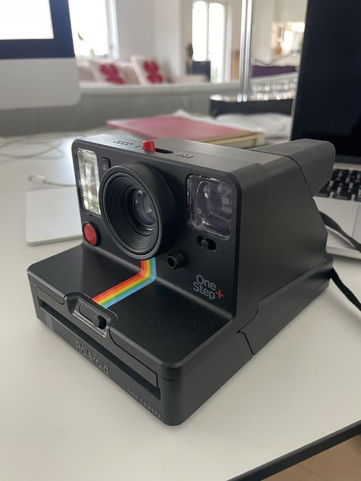 Polaroid one step + i-type camera