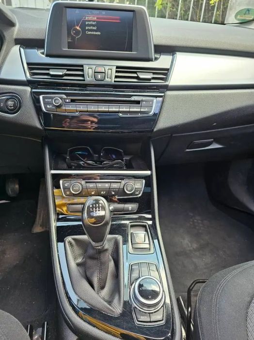 BMW 216i mais teto panoramico