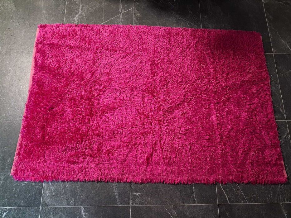 Conjunto carpete + tapete de cor rosa