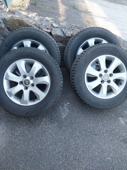 Шини на дисках LAUFENN 215/65 R16
